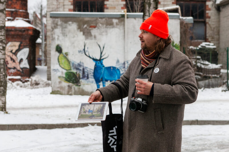 Aron Urb captures street photographs on the move