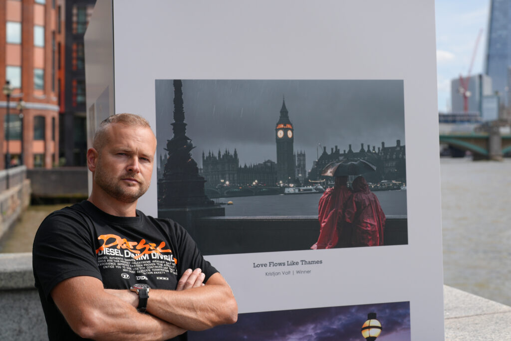 Londonis tegutsev Eesti fotograaf Kristjan Volt avastas tänavafotograafia üle kümne aasta tagasi, leidis sellele hiljem uue hingamise ning pälvis hiljuti oma po